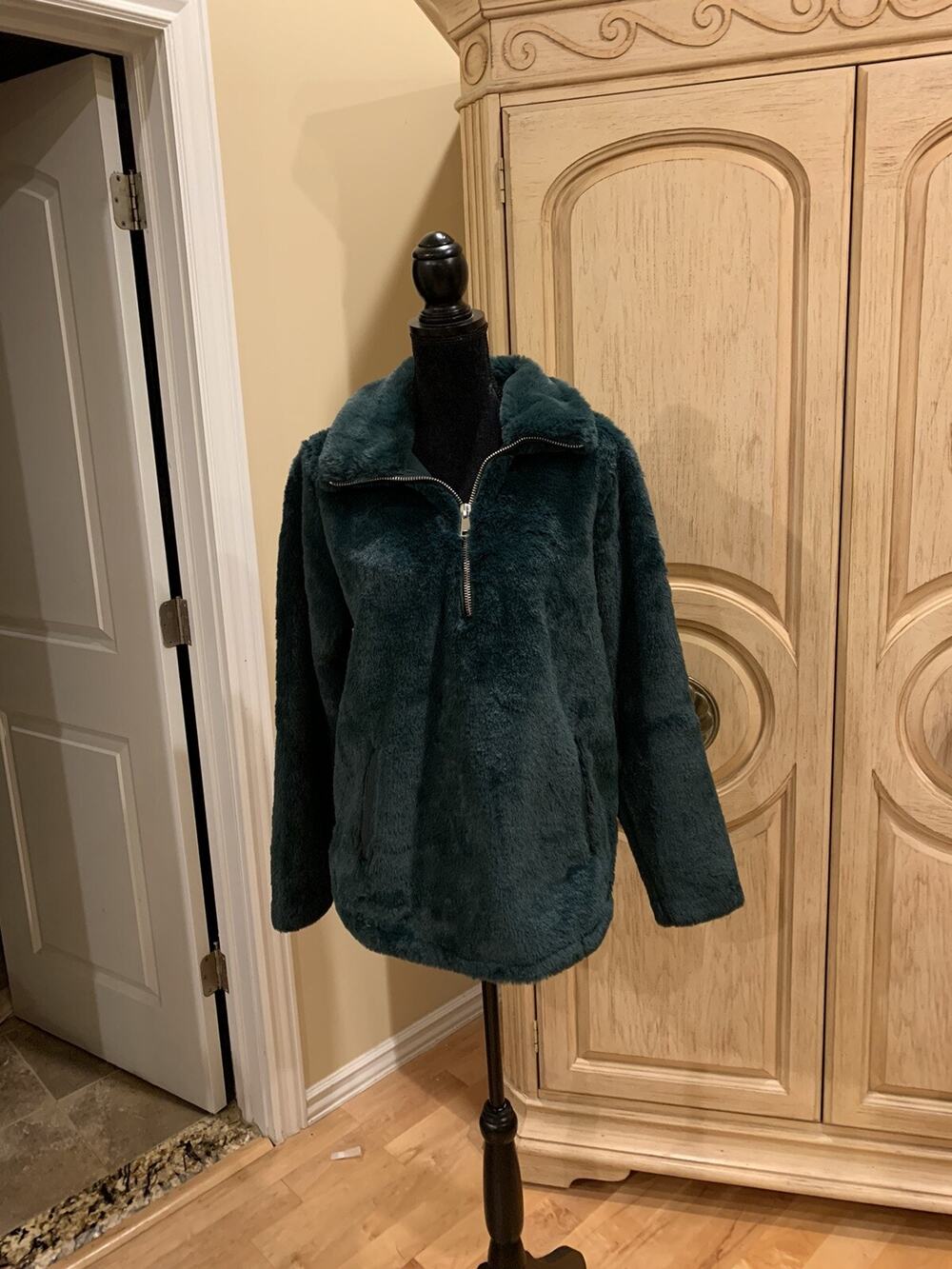Abercrombie & Fitch Womens Green Faux Fur Half Zip Jacket size M NEW